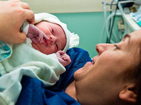 Shakira, Piqué y el nacimiento programado de su bebé - ¿Es bueno programar el nacimiento unos días antes?