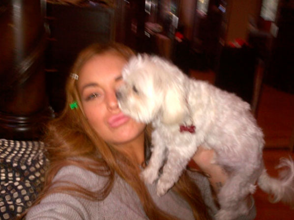 Famosos adictos al autorretrato (selfie) - Lindsay Lohan, presume su amor por los animales
