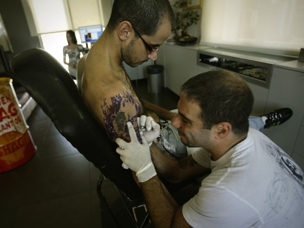 Amor tatuado: famosos que grabaron su pasión  - ¿Cuándo es más difícil borrarlos?