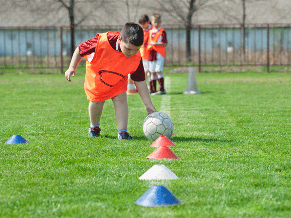 El fútbol motiva a los niños con sobrepeso