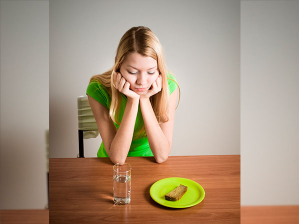 12 Súper Mujeres que vencieron enfermedades - Problemas a la hora de comer