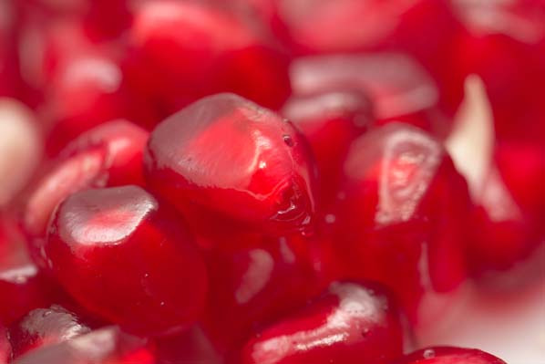 Mitos y verdades de los antioxidantes  - Mito: Debería abastecerse de ‘súper frutas’ como las granadas