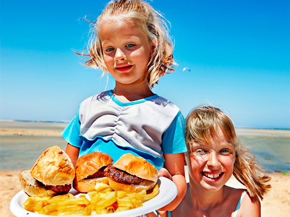 10 consejos para estar seguro en la playa - Atención con la comida
