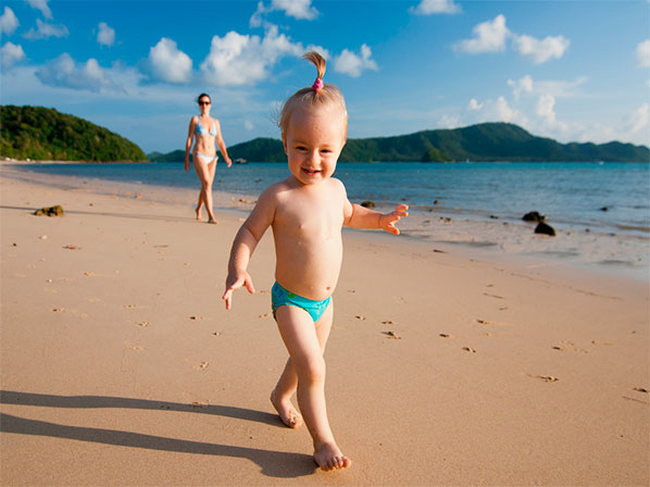 10 consejos para estar seguro en la playa - 4: Cuida a los más pequeños 