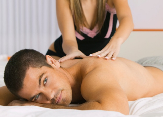 ¡A romper con la rutina en la cama! - Cómo hacer un masaje erótico