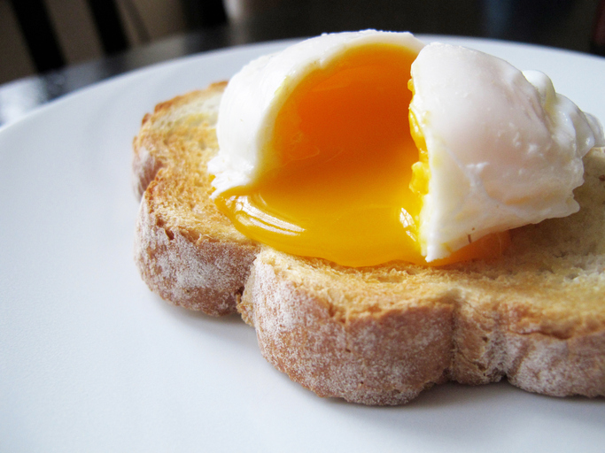 11 alimentos que ayudan a cuidar tu salud visual - 8. Huevo
