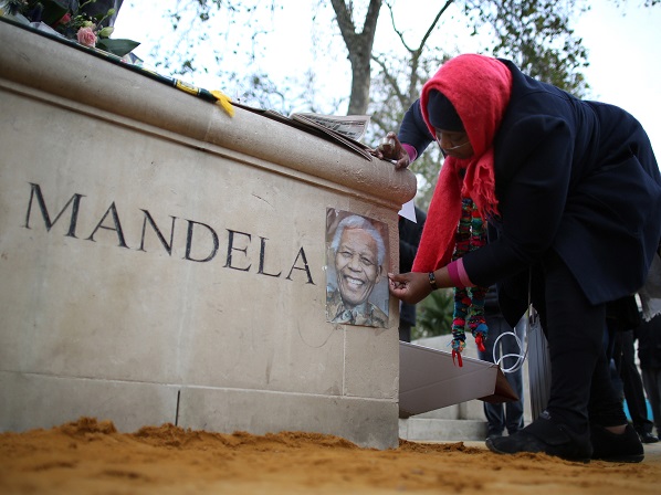 Mandela: el duelo colectivo alivia el dolor - Duelo colectivo