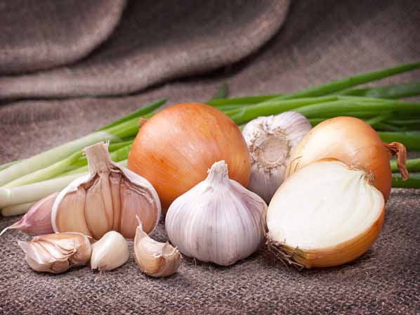 En qué alimentos están los minerales que necesita tu cuerpo - Principal fuente: cebolla y ajo