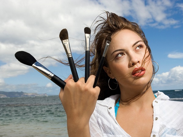 Peligro: tu maquillaje puede infectarte - No dejes el maquillaje al sol
