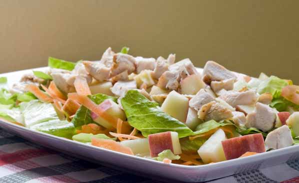 10 recetas ideales para diabéticos - 7. Ensalada de pollo, manzanas y nueces