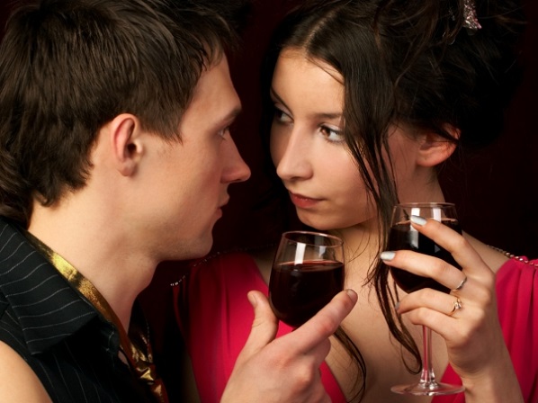 ¿El alcohol ayuda a besar mejor?