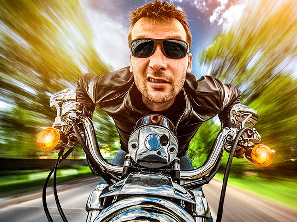 Las 11 peores cosas que puedes hacer en un auto - Motociclistas suicidas