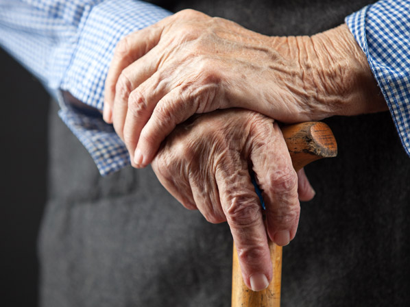 ¿Es saludable que los abuelos cuiden de sus nietos? - Desventaja #2: Desgaste físico