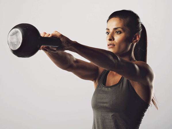 12 súper ejercicios de CrossFit - 2. Balanceo de pesas rusas o kettlebell