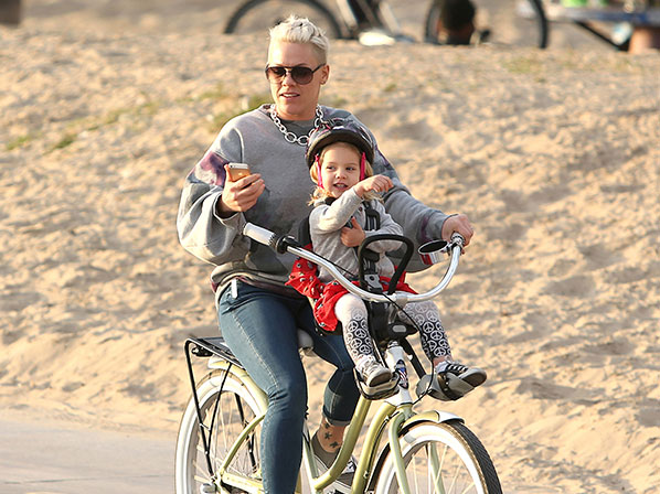 Famosos sobre dos ruedas - Sobre montar con bebés 