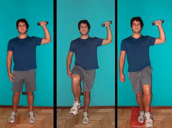 Súper ejercicios para mejorar el equilibrio - 5. Press de hombro con pesa