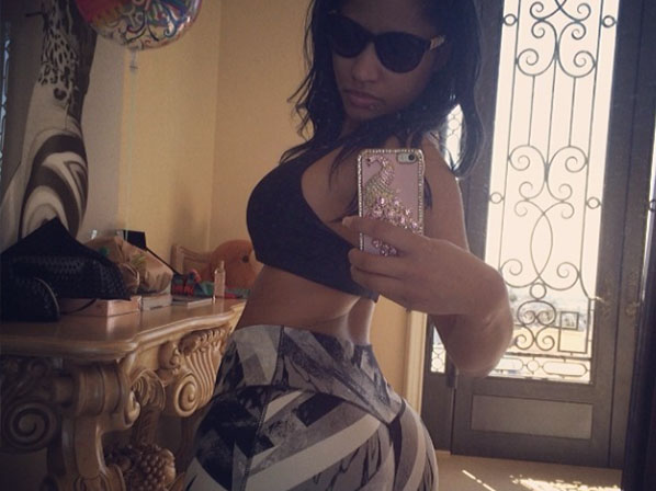 Famosos ponen de moda el “belfie” - Nicki Minaj