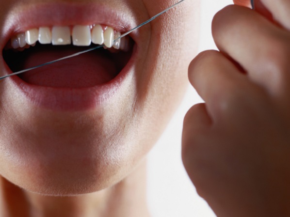 Cómo arruinar tu sonrisa -  El hilo dental