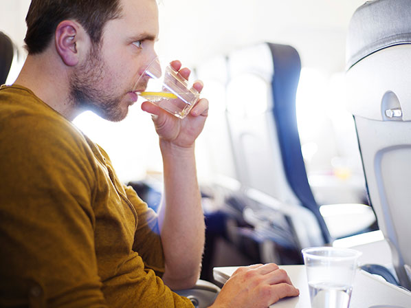 Los gérmenes que viajan contigo en el avión - Los lugares donde más se conservan
