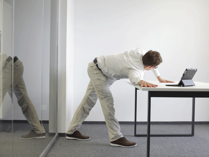 Los mejores ejercicios para hacer en la oficina - La silla, esa enemiga