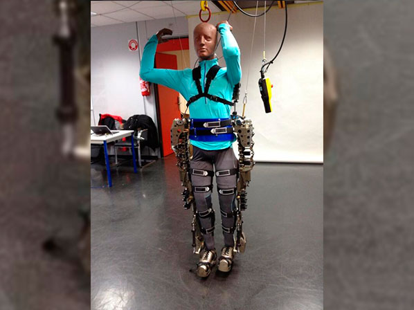 Un parapléjico hará el primer saque del Mundial - Exoesqueletos
