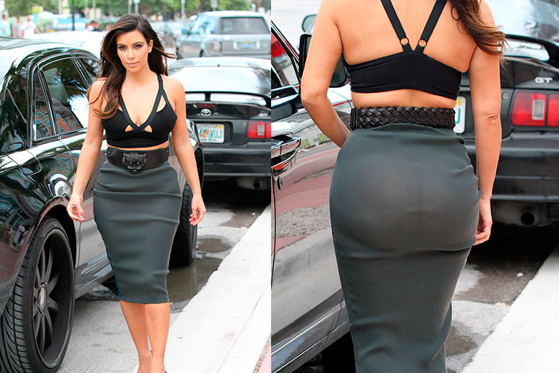 A calzón y sostén quitado - Kim Kardashian