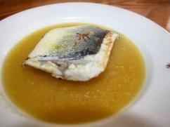 Lubina con hinojo a  la Bouillabaisse 