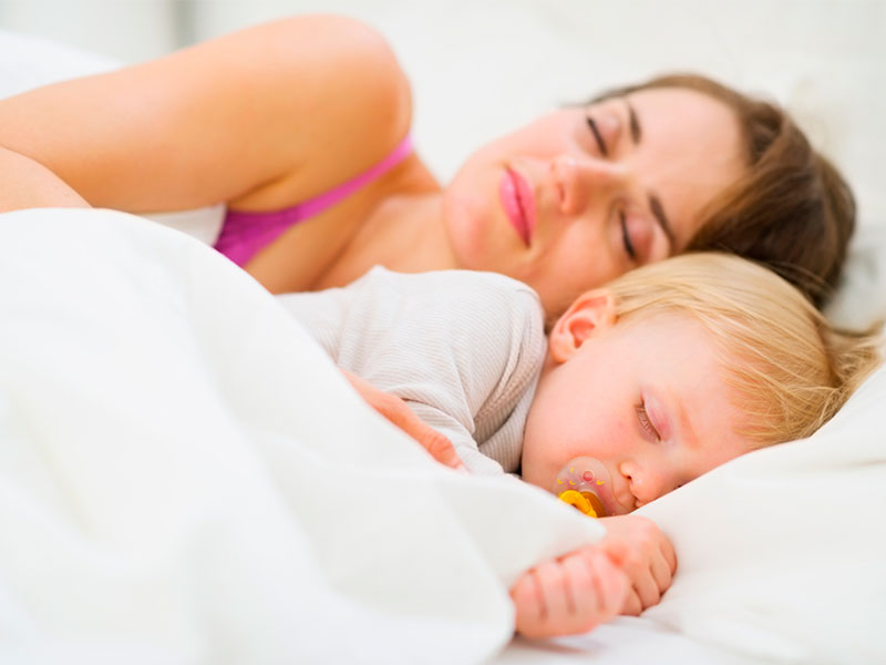 Cómo cuidarse tras un embarazo - Descansa lo máximo