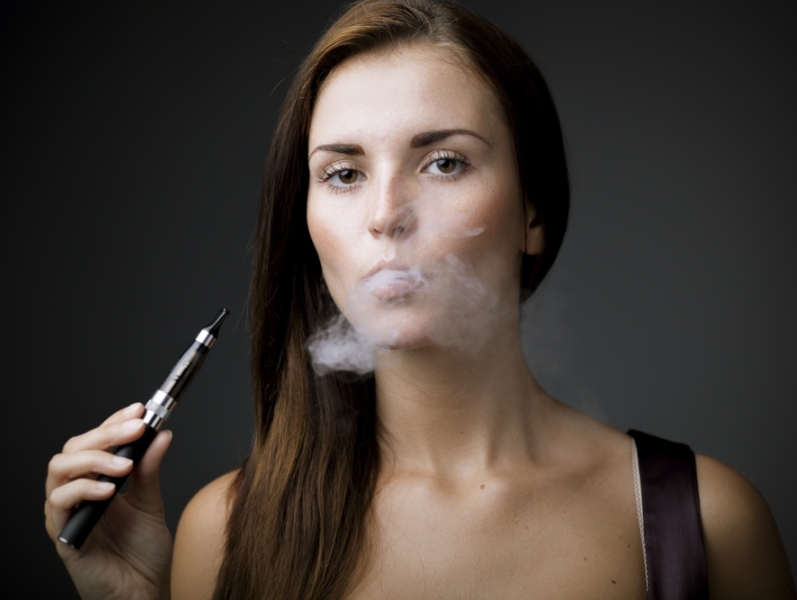 Los e-cigarettes son adictivos y peligrosos - El riesgo de “vapear”