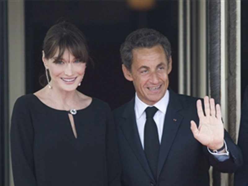 ¿Por qué razón salir con alguien mayor? - Nicolas Sarkozy y Karla Bruni