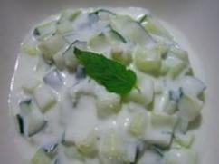 Ensalada de pepino con aderezo de yogur