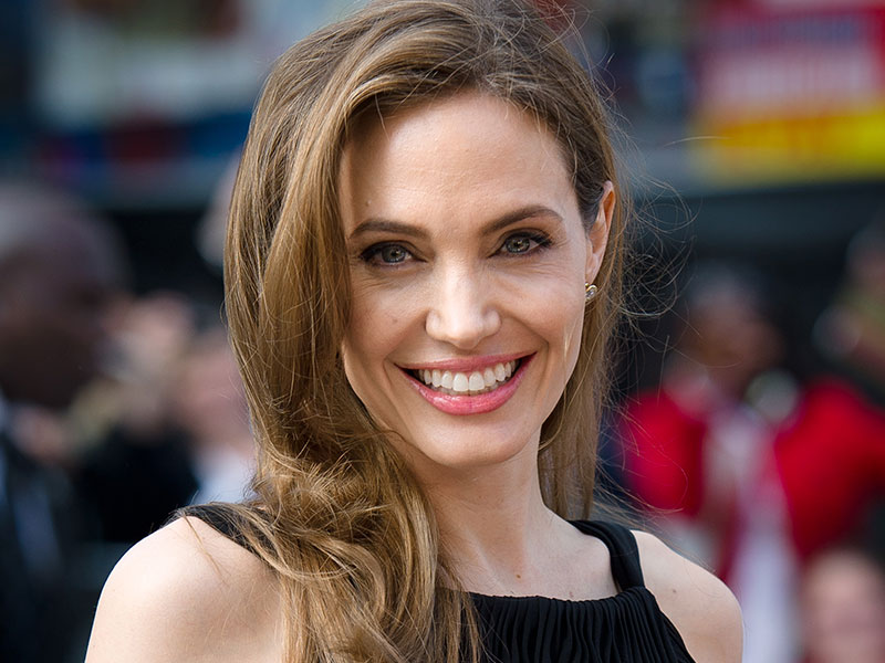 Confesiones sobre el cáncer de seno - Angelina Jolie