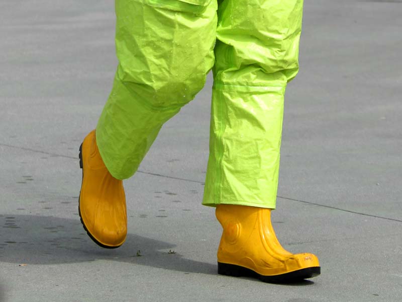 Así es el traje de bioseguridad anti ébola - El calzado