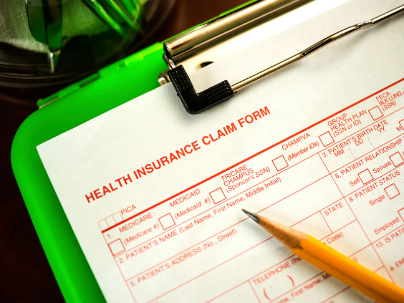 Fuera de Medicaid y del Mercado