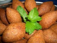 Albóndigas de arroz con salsa de tomate