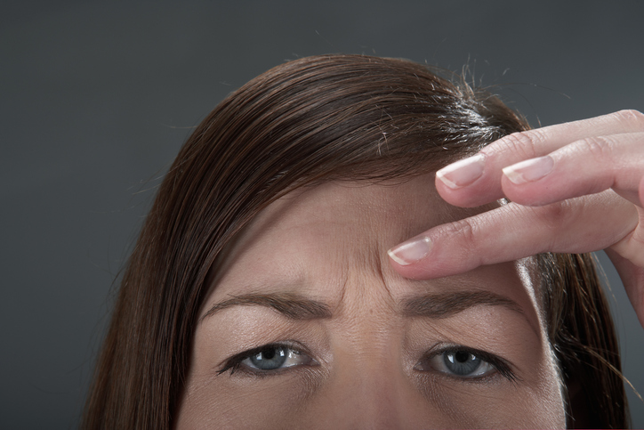 Cuáles son los beneficios de beber agua mineral - Elimina las arrugas