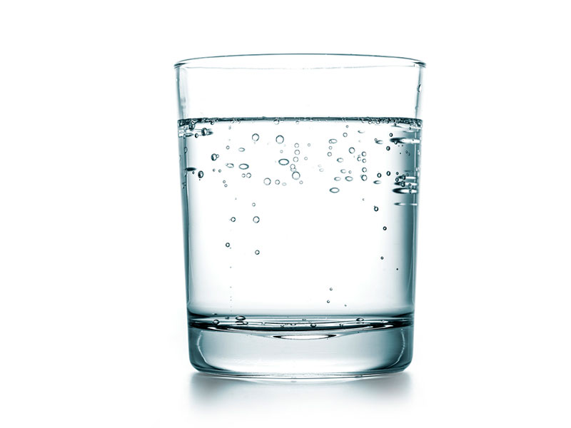 ¿Cómo puedo dejar de consumir refrescos? - Prueba agua carbonatada