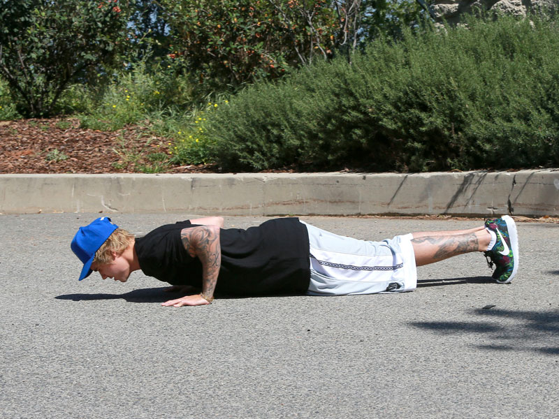 El secreto de los músculos de Justin Bieber - No arquear la espalda