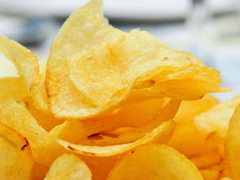 10 alimentos que quitan el sueño - 1. Snacks fritos