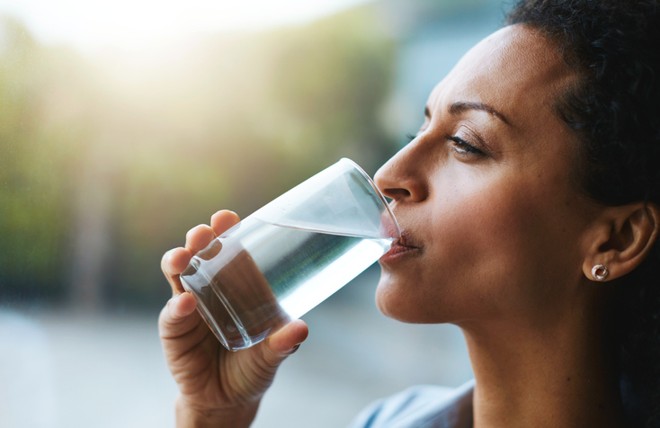 Remedios caseros para aliviar la tos  - Agua