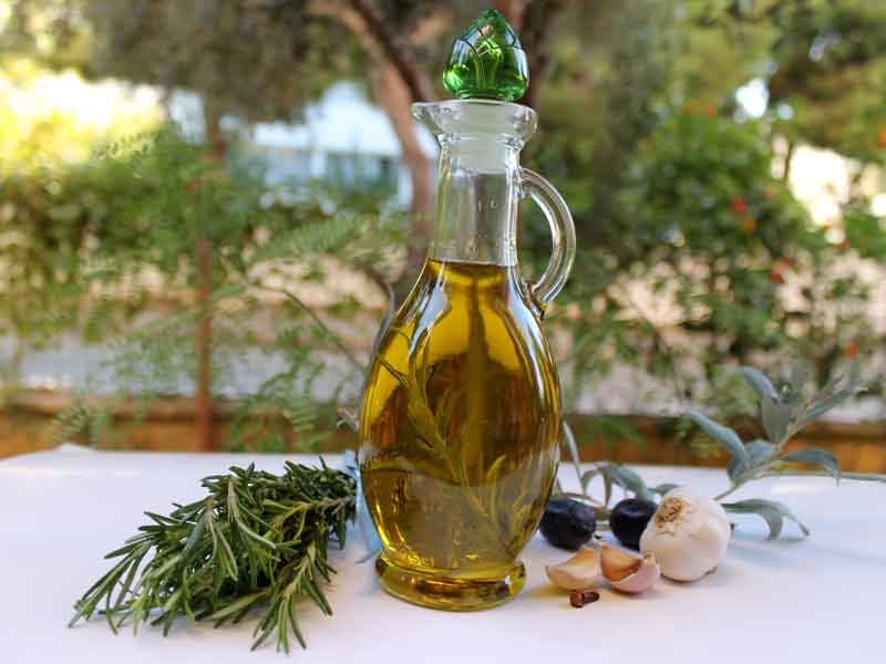 Come pavo sin culpa, tips para una cena más saludable - Aceite de oliva y hierbas