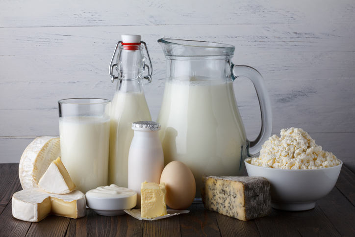 9 alimentos que ayudan a prevenir los calambres - 5. Lácteos