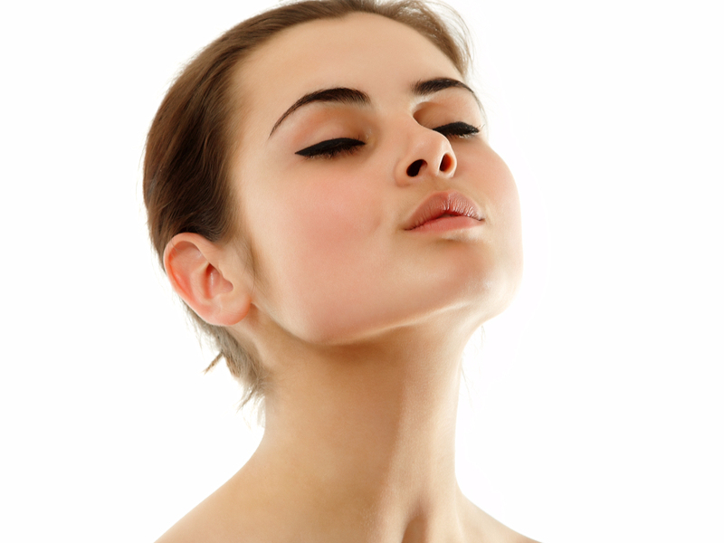 10 ejercicios para rejuvenecer el rostro - 4. Reducir la papada