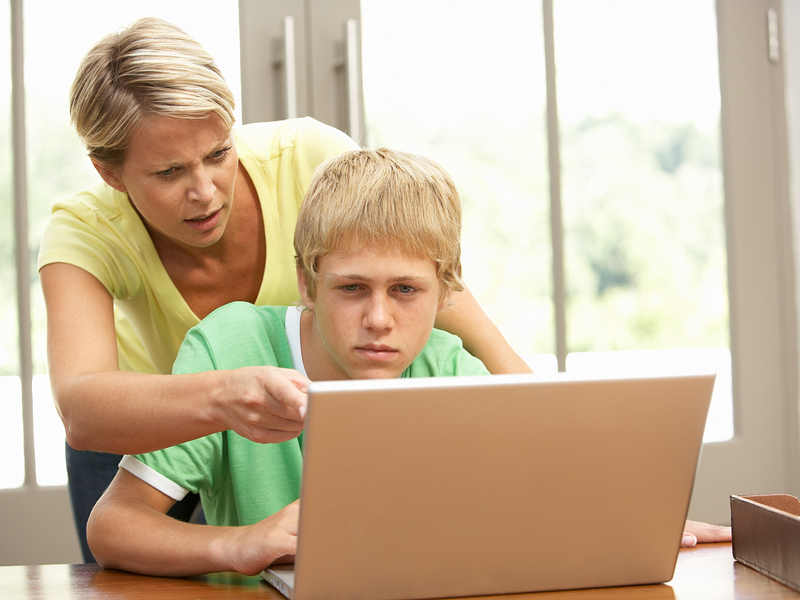 Niños, cómo prevenir y enfrentar el ciberbullying - Reportar el acoso a los proveedores de servicios