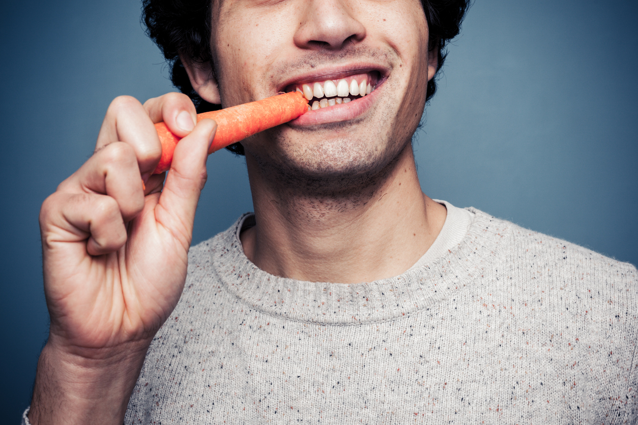 ¿Comer zanahorias hace bien? éste y otros mitos sobre los ojos - Mito 4: comer zanahorias mejora la vista