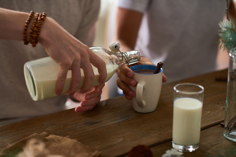 ¿Podemos vivir sin tomar leche? - .4. Hombres y mujeres jóvenes