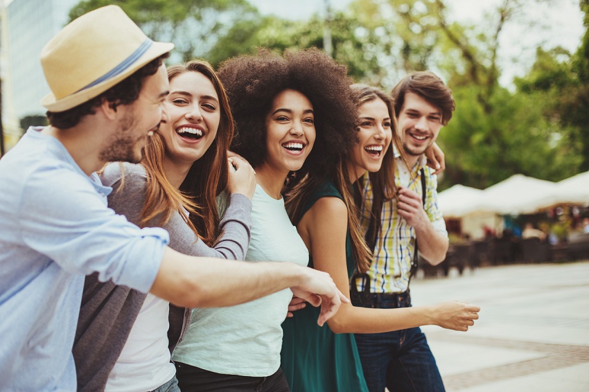Las 12 cosas que nos hacen más felices - Tener amigos