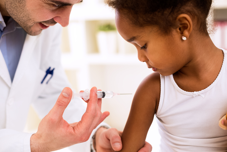 Cómo resguardar a tus hijos  de un brote de sarampión - Dos dosis