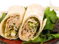 Wrap de atún con maíz dulce y alfalfa 