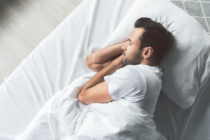 5 consejos para aliviar la acidez (sin medicamentos) - 5. Duerme con la cabeza en alto